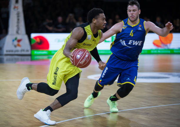 尤其是在她 尤其是在她