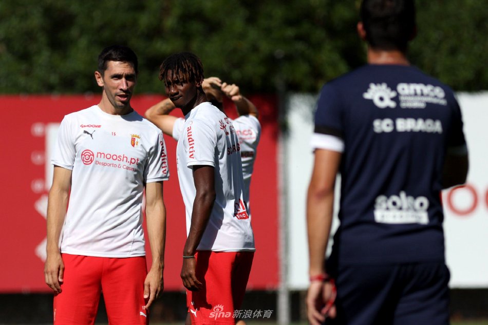 而与此同时 而与此同时