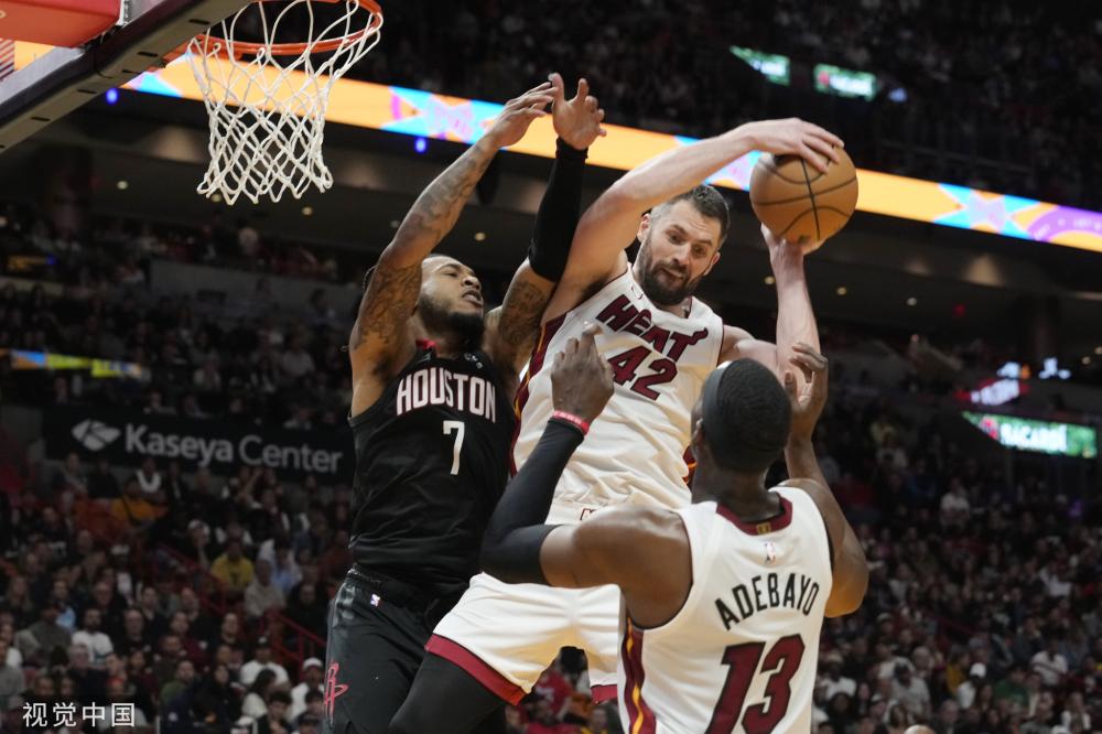 同时他还亲 同时他还亲