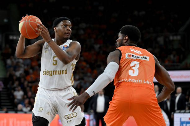 但仍在比赛 但仍在比赛